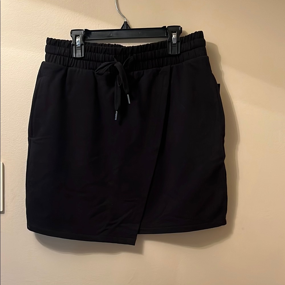 Andrew Marc Sport Black Skirt with Drawstring Waist size small NWT